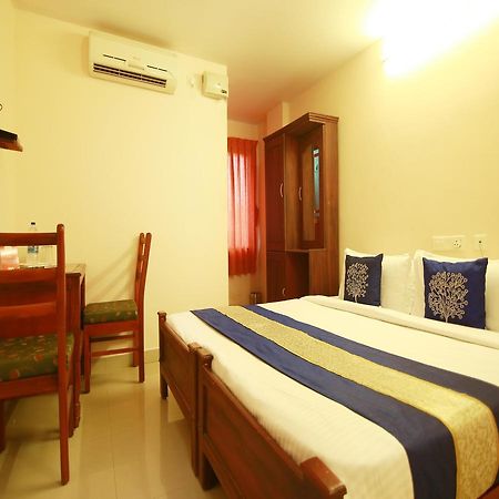 Oyo 4824 Hotel Star Kochi ภายนอก รูปภาพ