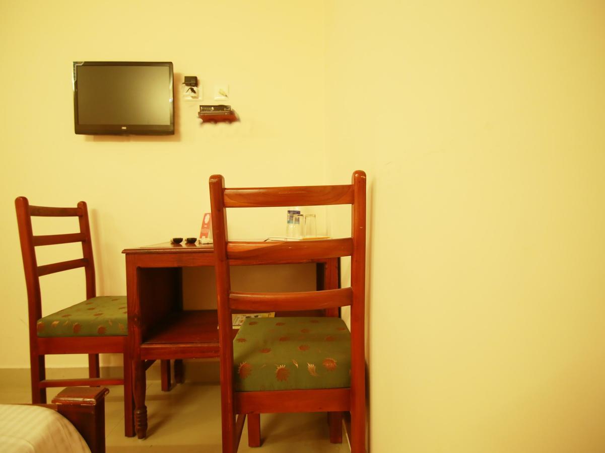 Oyo 4824 Hotel Star Kochi ภายนอก รูปภาพ
