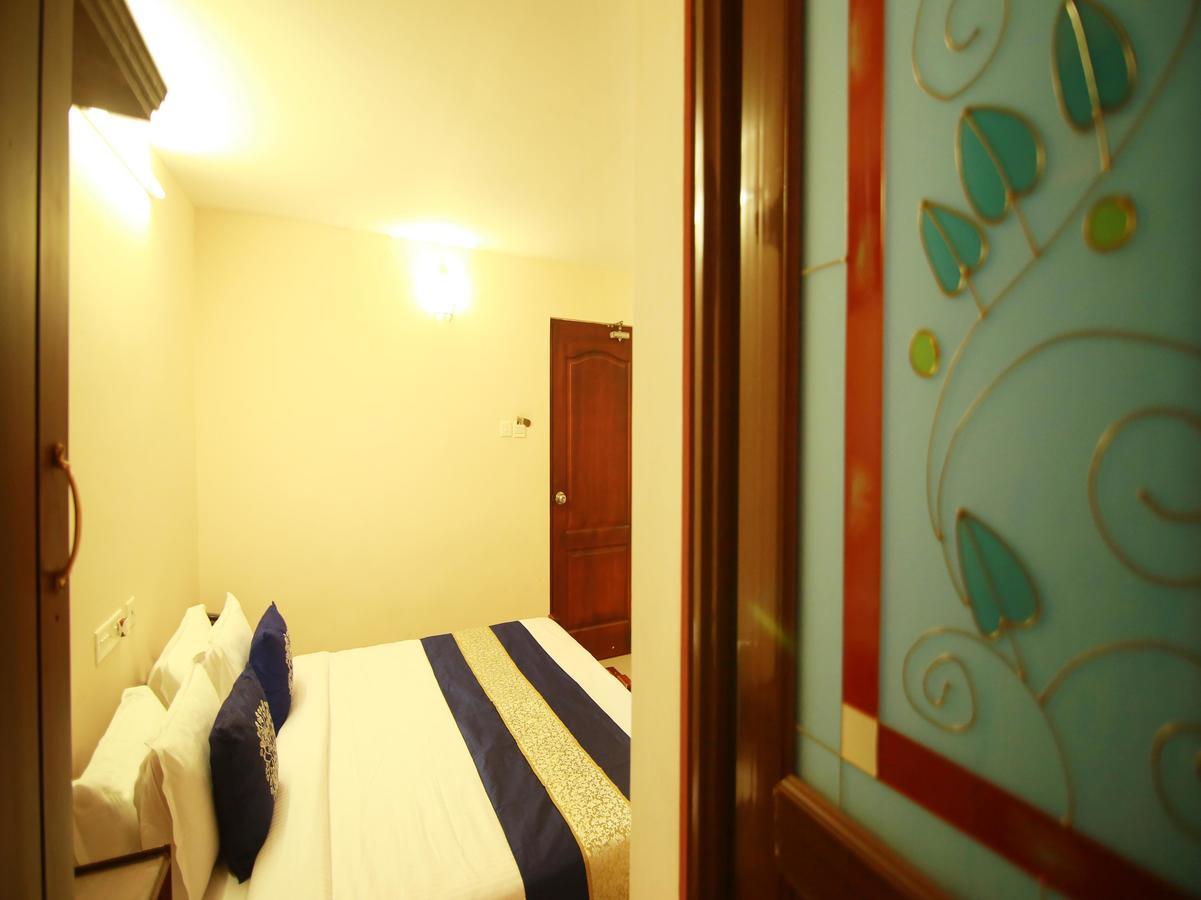 Oyo 4824 Hotel Star Kochi ภายนอก รูปภาพ