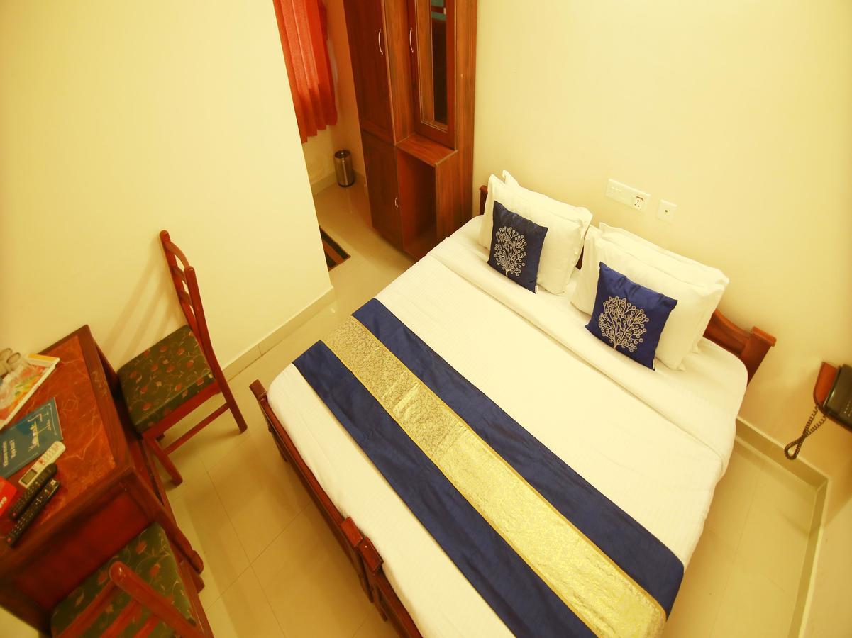 Oyo 4824 Hotel Star Kochi ภายนอก รูปภาพ