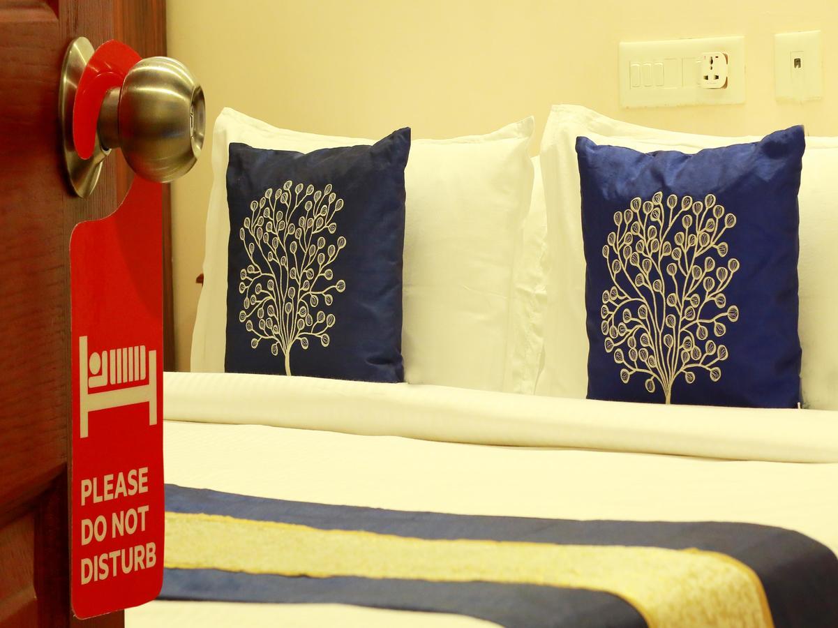 Oyo 4824 Hotel Star Kochi ภายนอก รูปภาพ