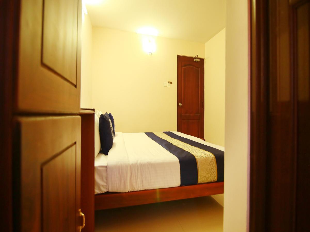 Oyo 4824 Hotel Star Kochi ภายนอก รูปภาพ