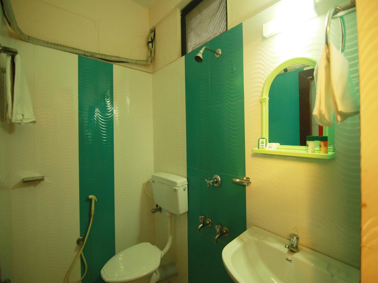 Oyo 4824 Hotel Star Kochi ภายนอก รูปภาพ