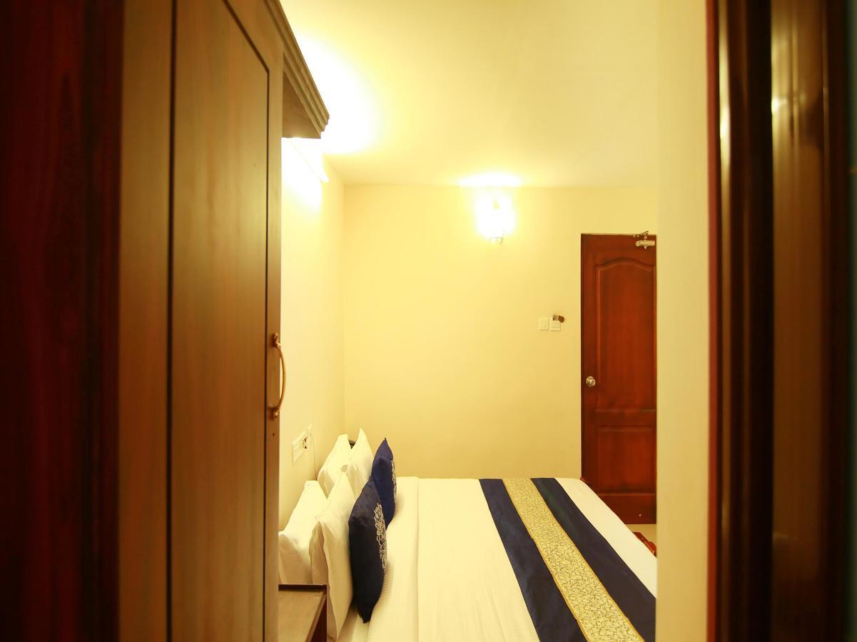 Oyo 4824 Hotel Star Kochi ภายนอก รูปภาพ
