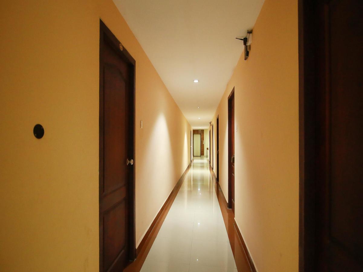 Oyo 4824 Hotel Star Kochi ภายนอก รูปภาพ