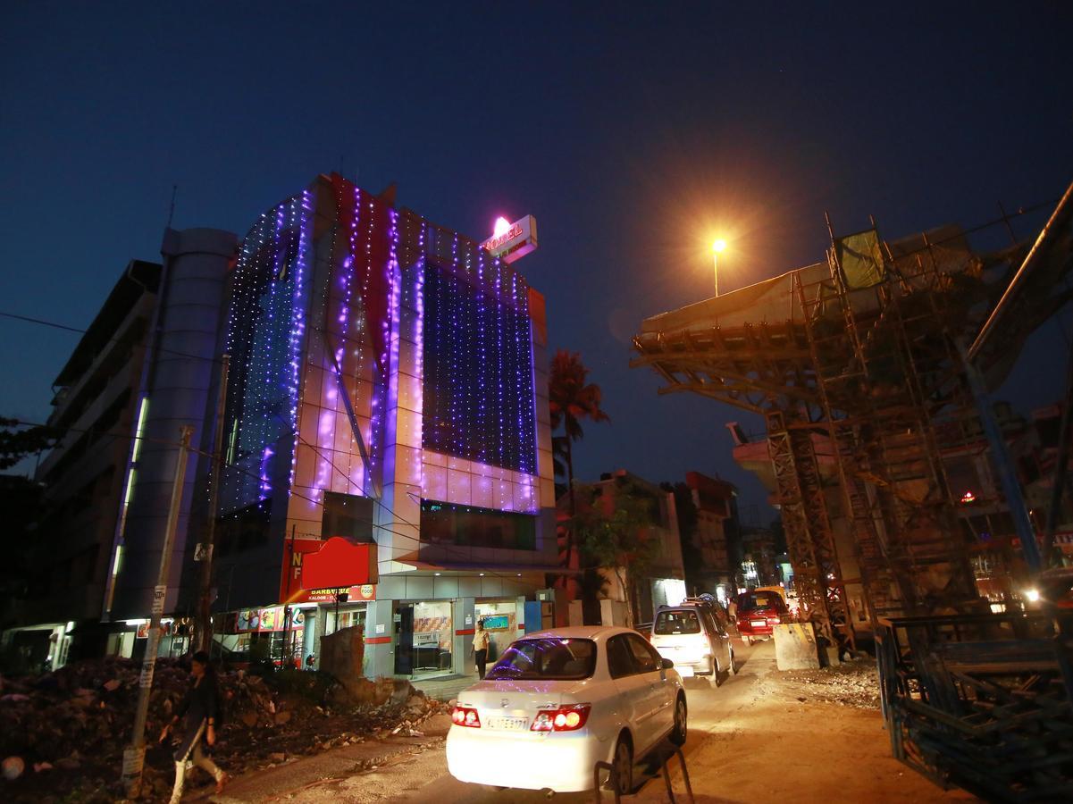 Oyo 4824 Hotel Star Kochi ภายนอก รูปภาพ